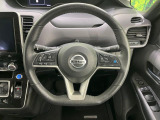 【純正革巻きステアリング】上質な革を使用することで、手にしっかり馴染みとても運転しやすいハンドルです♪