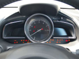シンプルで視認性の高いメーターパネルは、運転に必要な情報を瞬時に把握できます。運転に集中できることで、安全で快適なドライブをサポートします。