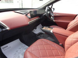 お車の車検や板金等も自社整備工場にて対応致しますので、ご安心下さい。お客様からのご来店、ご連絡をスタッフ一同心よりお待ちしております。