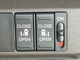 【両側パワースライドドア】スマートキーや運転席のスイッチで後席両側スライドドアの開閉が可能♪電動だから力を入れてドアを開ける必要が無く、小さなお子様でも簡単に開け閉めでき快適です♪