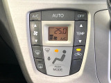 【オートエアコン】一度お好みの温度に設定すれば、車内の温度を検知し風量や温度を自動で調整。暑い…寒い…と何度もスイッチ操作をする必要はありません。快適な車内空間には必須の機能ですね♪