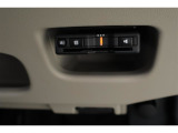 ETC車載器を装備していますので、高速道路の料金所をスムーズに通過。料金もお得になる場合があります。
