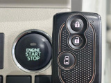 【パワースライドドア】スマートキーや運転席のスイッチでスライドドアの開閉が可能♪電動だから力を入れてドアを開ける必要が無く、小さいお子様でも、重い荷物を持っている時もラクに開け閉めできます♪