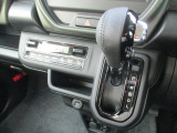 無段変速機(CVT)を搭載。有段変速機に存在する「変速ショック」がないため、スムーズなアクセルワークを創り上げます。