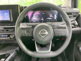 インテリアに合わせたデザインのステアリングは、運転される方のことも考え、運転しやすい形状、大きさです。是非一度、実際に触ってお確かめください。