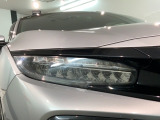 LEDヘッドライトは、点灯の瞬間から最大光量を発揮し、突然暗くなるトンネルなどでの安定感を高めます。