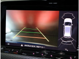 バックカメラ トラフィックアラートで苦手な駐車も楽々できます.