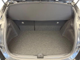 積み下ろしのしやすいデッキにはたっぷりと荷物を積み込んでいただけます。遊びから仕事まで、様々なシーンで頼れます♪