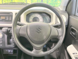 インテリアに合わせたデザインのステアリングは、運転される方のことも考え、運転しやすい形状、大きさです。是非一度、実際に触ってお確かめください。