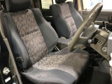 運転席シートは特に使用感が出る部分ですが、いままで大切に乗られてきたことが伝わるキレイさです。