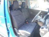 間口が広く、乗り降りしやすい運転席です。