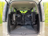 普段のお買い物や通勤、送迎等に十分な荷室スペースを確保しております。セカンドシートを倒すと、大きな荷物の積載も可能です♪