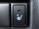 運転席シートヒーター付き。冬の寒い日にはありがたい装備です。