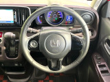 【純正革巻きステアリング】上質な革を使用することで、手にしっかり馴染みとても運転しやすいハンドルです♪
