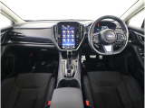 ■視界の良さが魅力の運転しやすいコックピット。シンプルで操作性に優れたインパネデザインと、SUBARUならではの安全性能への徹底したこだわりが光る視界設計です。