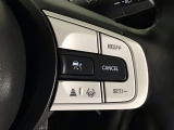 【アダプティブ・クルーズ・コントロール】予め設定した車速内でクルマが自動的に加減速。 前走車との適切な車間距離を維持しながら追従走行し、高速道路でのドライバーの疲労を軽減してくれる嬉しい機能付♪