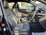 高いホールド性で運転姿勢が安定します。長距離ドライブでも疲れにくいのが魅力です。快適なドライビングライフをお送りください♪