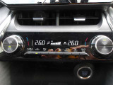 オートエアコンは、気温を設定すれば自動調整。車内をいつでも快適空間にしてくれます♪