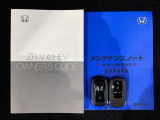 スマートキーは鍵をバッグに入れたままでもドアロックの開閉やエンジンのON・OFFができます。夜間や雨の日も鍵を探さなくて良いので便利です。