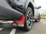 シートを外して室内をすみずみまで洗浄&消臭。ボディやタイヤはもちろん、エンジンルームまで洗浄しています。