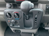 中古車だからボディーコーティングがおすすめ!下地処理が重要なコーティングはもちろんプロの施工でピカピカに仕上げます。