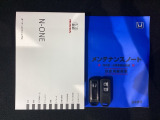 スマートキーは鍵をバッグに入れたままでもドアロックの開閉やエンジンのON・OFFができます。夜間や雨の日も鍵を探さなくて良いので便利です。