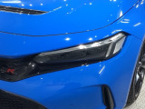 LEDヘッドライトは、点灯の瞬間から最大光量を発揮し、突然暗くなるトンネルなどでの安定感を高めます。