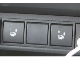 運転席と助手席にシートヒーターが付いています。