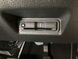 ハンドルの右下にETCがついています。高速道路の料金所の通過も楽々です!。 カードの取り出しもしやすい場所についています。