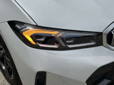 また、BMW正規認定中古車は、エマージェンシーサービスが自動付帯。24時間365日、皆様のカーライフをサポート致します。確かな安心のうえで、「駆けぬける歓び」をご堪能ください。