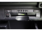 ボイスタイプのETC搭載。高速道路出入口もスマートに通過! 今やマストアイテムですね。納車前には使用できるようにセットアップをさせていただきます。ETCカードの取扱もしておりますのでご相談ください。