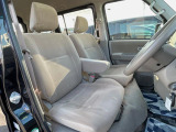 運転席シート廻りは使用感も少なく、良好な状態となっています。前オーナー様が丁寧に使っていたことがよくわかりますね。