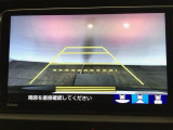 【バックカメラ】運転が苦手な方も車庫入れラクラクです!ギアをリバースに入れれば自動的に切り換わりますので、面倒な操作は不要です♪狭い駐車場もお車を傷つけず安心ですね!
