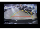 バックギヤに入れるとナビ画面にバックカメラの映像が映ります。ハンドルと連動してガイドラインも曲がってくれるのでバックのイメージがしやすいです。
