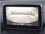 【バックカメラ】駐車が苦手な方でも安心してお乗りいただけます。リバース連動で画面が切り替わるのでとっても便利です。今や後方確認の必須アイテムですよね。