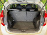 普段のお買い物や通勤、送迎等に十分な荷室スペースを確保しております。セカンドシートを倒すと、大きな荷物の積載も可能です♪
