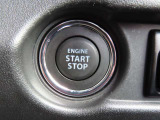 プッシュスタートスイッチを押すだけでエンジンを始動させることができます。