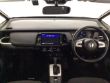 【前方視界】開放的な前方視界!運転がしやすく疲れにくいです♪窓が大きく、見通しがとっても良いおクルマですよ♪