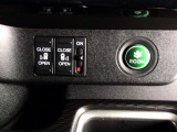 【両側パワースライドドア】両側がパワースライドドアになっており、運転席のスイッチやスマートキーでも開閉が可能です!開口部も広いので乗り降りも楽々♪