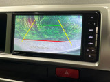 【バックカメラ】駐車時に後方がリアルタイム映像で確認できます。大型商業施設や立体駐車場での駐車時や、夜間のバック時に大活躍!運転スキルに関わらず、今や必須となった装備のひとつです!