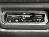 【ETC】有料道路を利用する際に料金所で停止することなく通過できる、ETC車載器(ノンストップ自動料金収受システム機器)が装備されています。セットアップを行うことで利用可能になります。