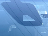 【エマージェンシーブレーキ】走行中に前方の車両等を認識し、衝突しそうな時は警報とブレーキで衝突回避と被害軽減をアシスト。より安全にドライブをお楽しみいただけます。