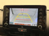 【バックカメラ】駐車時に後方がリアルタイム映像で確認できます。大型商業施設や立体駐車場での駐車時や、夜間のバック時に大活躍!運転スキルに関わらず、今や必須となった装備のひとつです!
