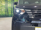 【LEDヘッドライト】悪天候や夜間走行時も良好な視界を確保し安心して運転できる高輝度LEDヘッドライトを装備!点灯速度が早く、消費電力も抑えられています。