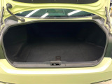積み下ろしのしやすいデッキにはたっぷりと荷物を積み込んでいただけます。遊びから仕事まで、様々なシーンで頼れます♪