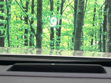 【カラーヘッドアップディスプレイ】現在の速度や走行情報をデジタル表示で運転席前方のガラスに投影!カラー付きで視認性も高く、運転中目線をずらさず必要な情報を確認できるのでとっても便利で安心!