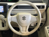 インテリアに合わせたデザインのステアリングは、運転される方のことも考え、運転しやすい形状、大きさです。是非一度、実際に触ってお確かめください。