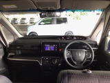 【前方視界】開放的な前方視界!運転がしやすく疲れにくいです♪窓が大きく、見通しがとっても良いおクルマですよ♪