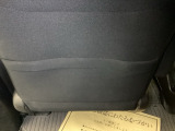 【収納】後部座席収納。散乱しがちな小物を収納するのに便利です。お子様のおもちゃやティッシュボックス、書類等様々な収納が可能です。