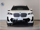 【キドニーグリル】BMWは約90年もの間、ほぼ全ての車両にひと目でBMWだと分かるこの特徴的なフロントグリルが備えられ、デザイン・アイコンとして親しまれてきました。